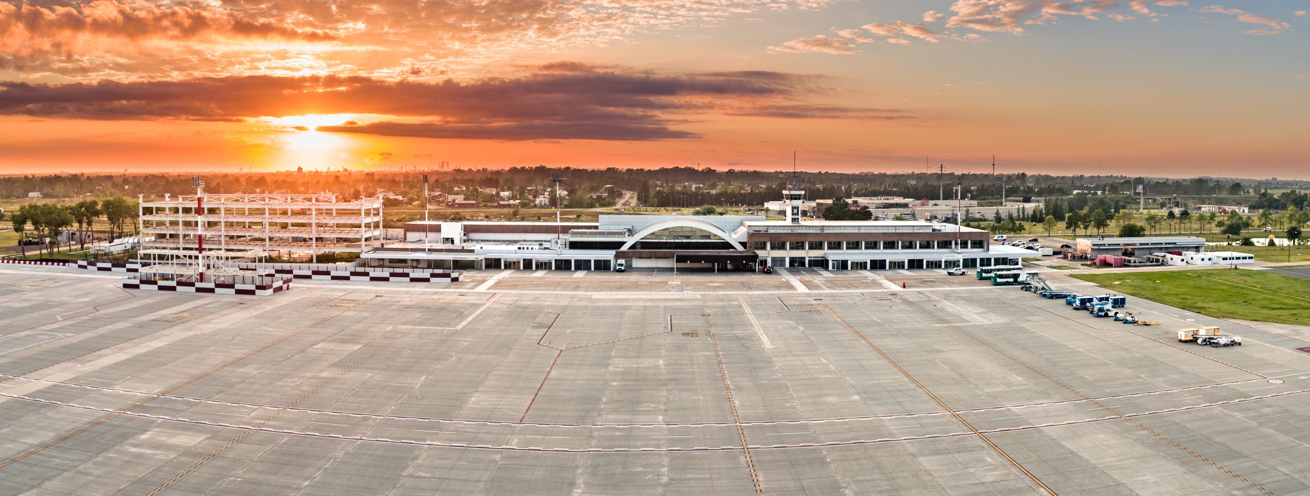 Pista del aeropuerto Rosario: Milei se comprometió a aportar la mitad de la obra